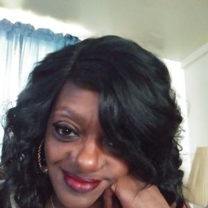 Meet your Posher, Leona